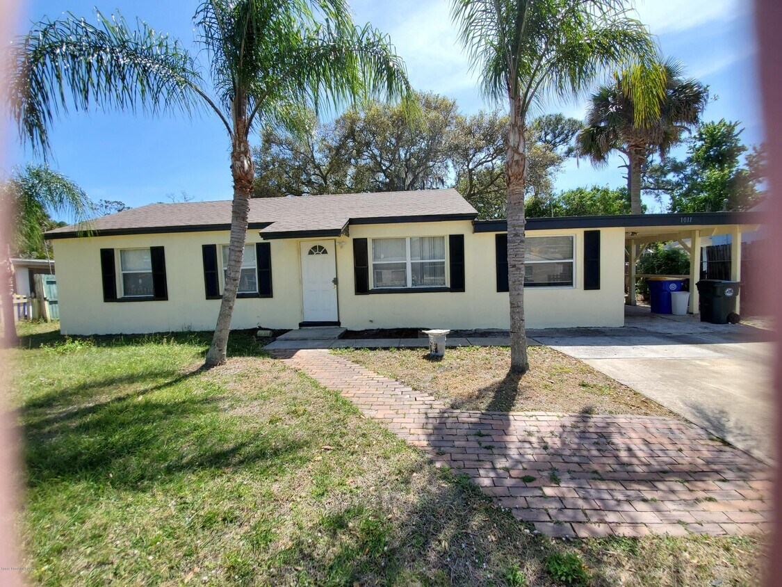 Primary Photo - 1011 Woodlawn Rd