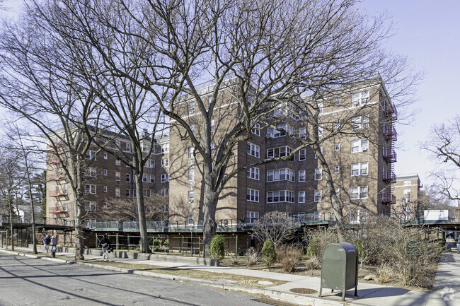 Building Photo - Riverdale Park