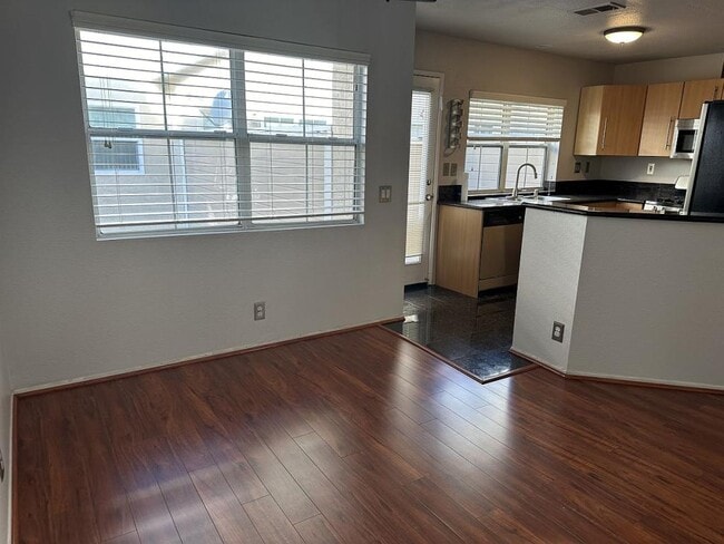 Building Photo - 9990 Scripps Vista Way