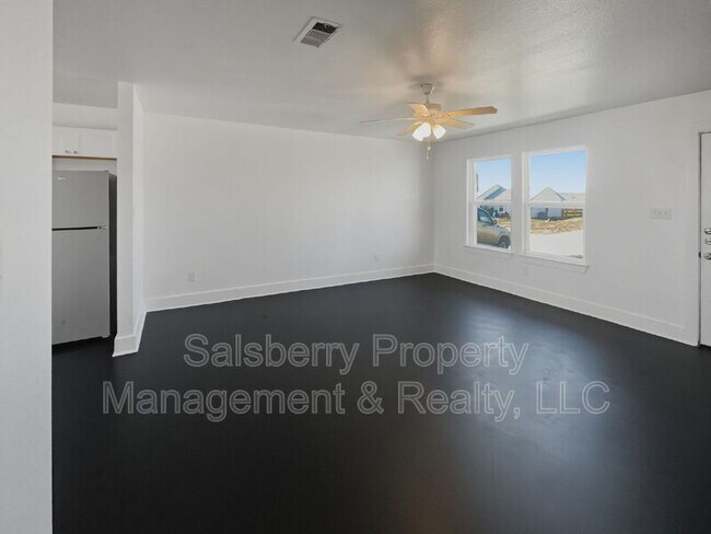 Building Photo - 109 James Ct