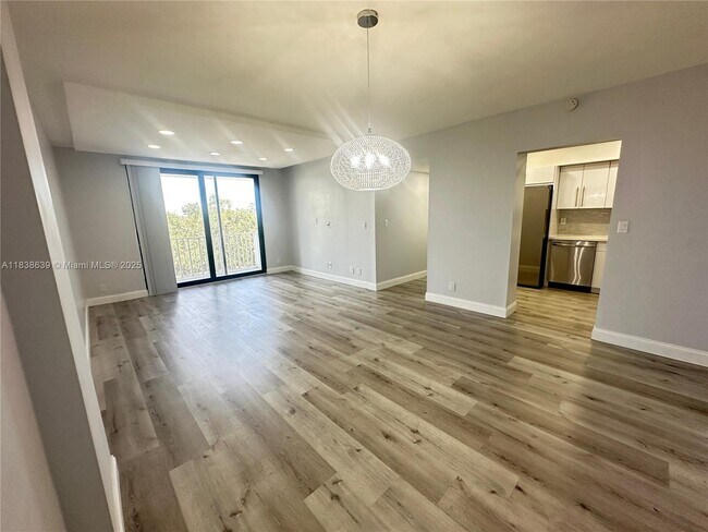 Foto del edificio - 901 Hillcrest Dr