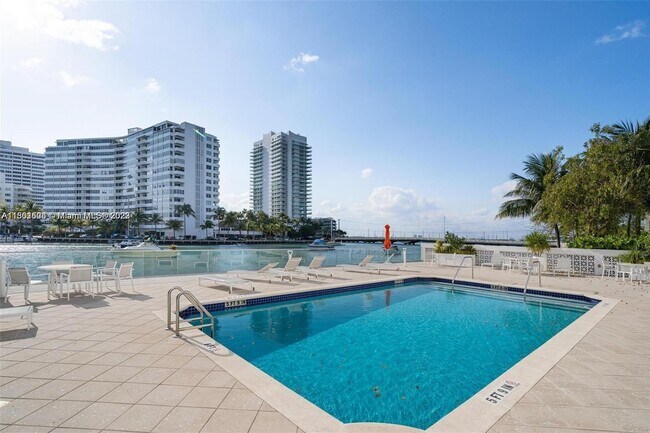 Foto del edificio - 1450 Lincoln Rd