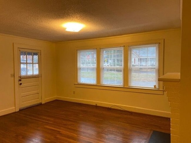 Building Photo - 220 W Faris Rd