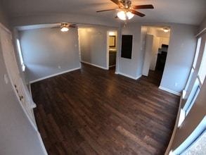 Building Photo - 402 Manuel Dr