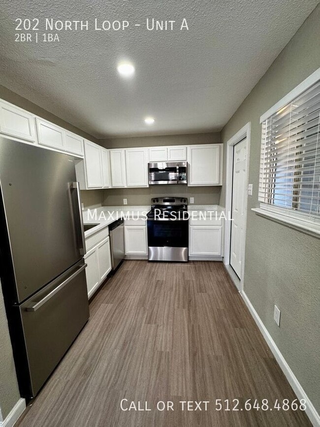 Foto del edificio - 202 W N Loop Blvd