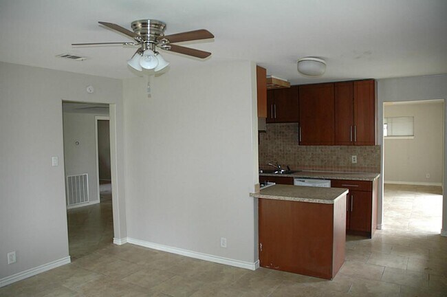 Foto del edificio - 7514 Romney Rd