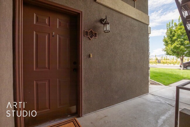 Building Photo - Wonderful 3 bed/2 bath Condo!