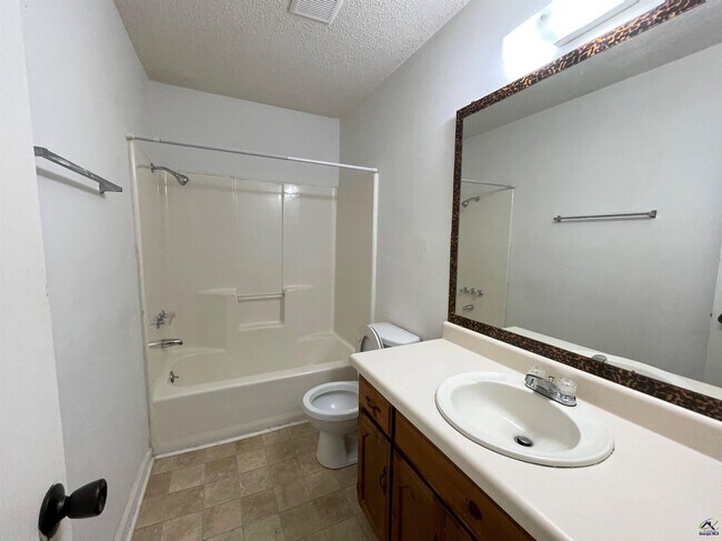 Foto del edificio - 146 Daisy Adams Rd