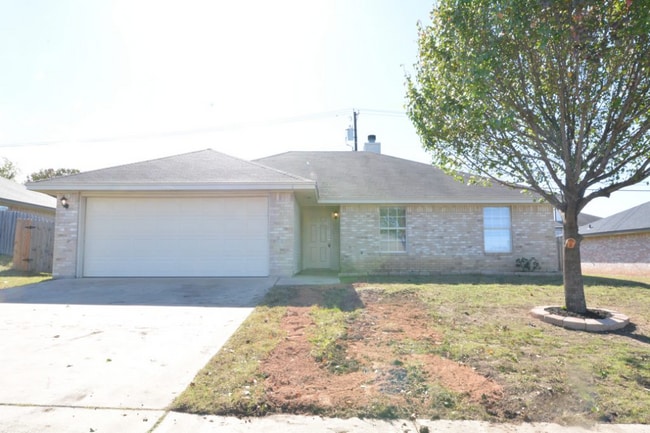 Building Photo - 2204 Clairidge Ave