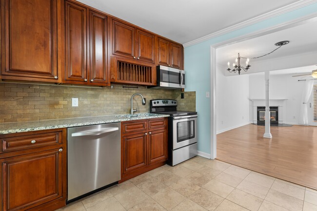 Building Photo - 5423 Pine Top Cir