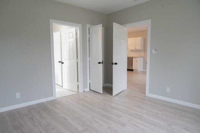 Building Photo - 1208 Mancil Ave