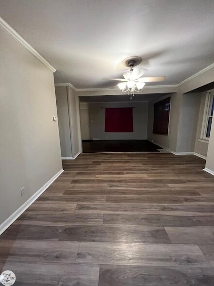 Foto del edificio - 9239 N River Rd