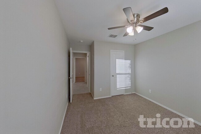 Foto del edificio - 1720 Clairborne Ct