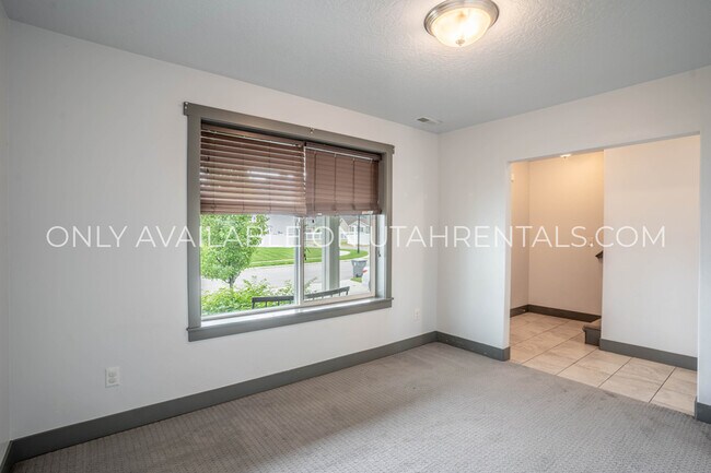 Building Photo - 837 N 150 W