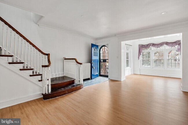 Building Photo - 221 W Sedgwick St