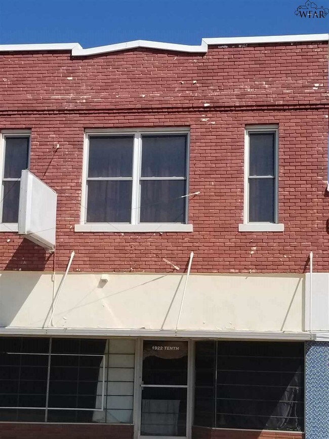 Building Photo - 911 Van Buren St