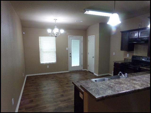 Foto del edificio - 2104 Fern Valley Dr