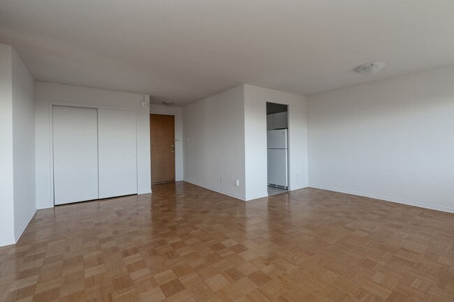 Building Photo - 150 The Donway W