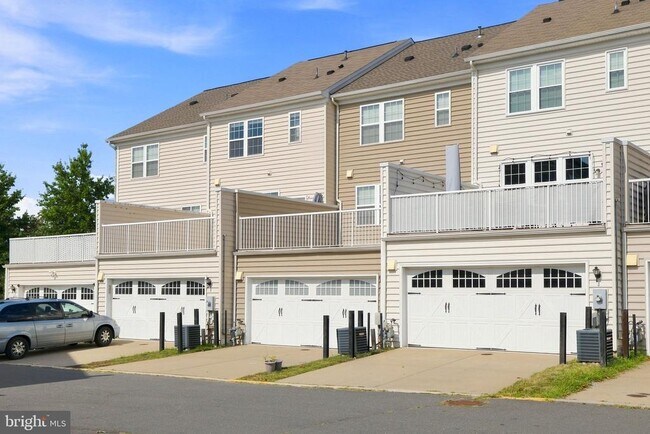 Foto del edificio - 25678 Pleasant Valley Rd