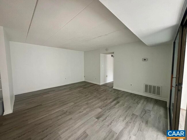 Building Photo - 32 Spring Ct