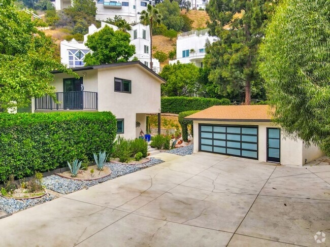 Building Photo - 3906 Alta Mesa Dr