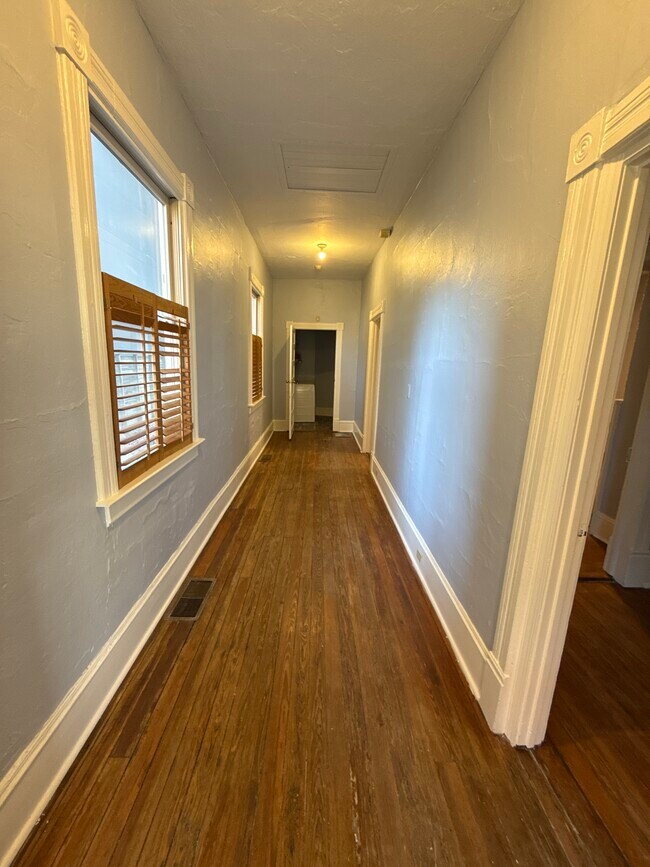 Foto del edificio - 1098 Center St NW