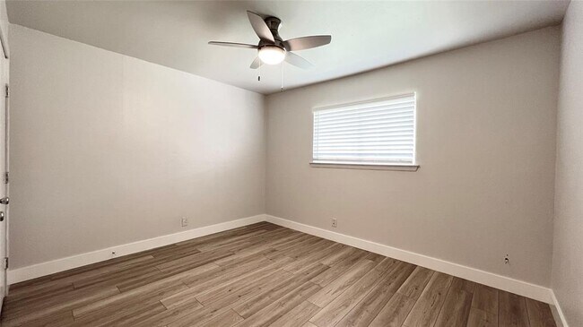 Building Photo - 11208 Renel Dr