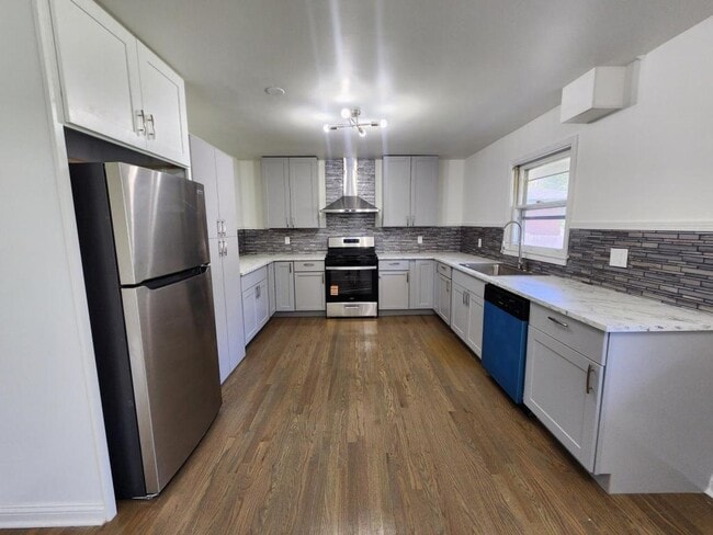 Building Photo - 518 W 53rd Pl