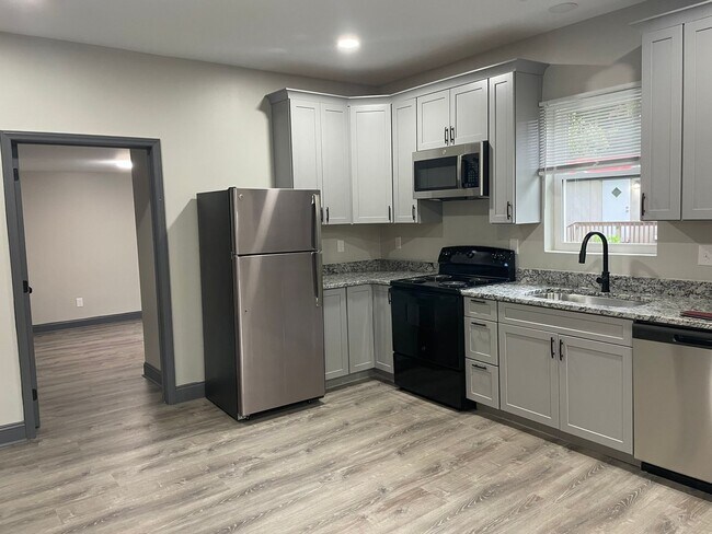 Foto del edificio - Newly Fully Renovated 3 bedroom 2 bath hom...