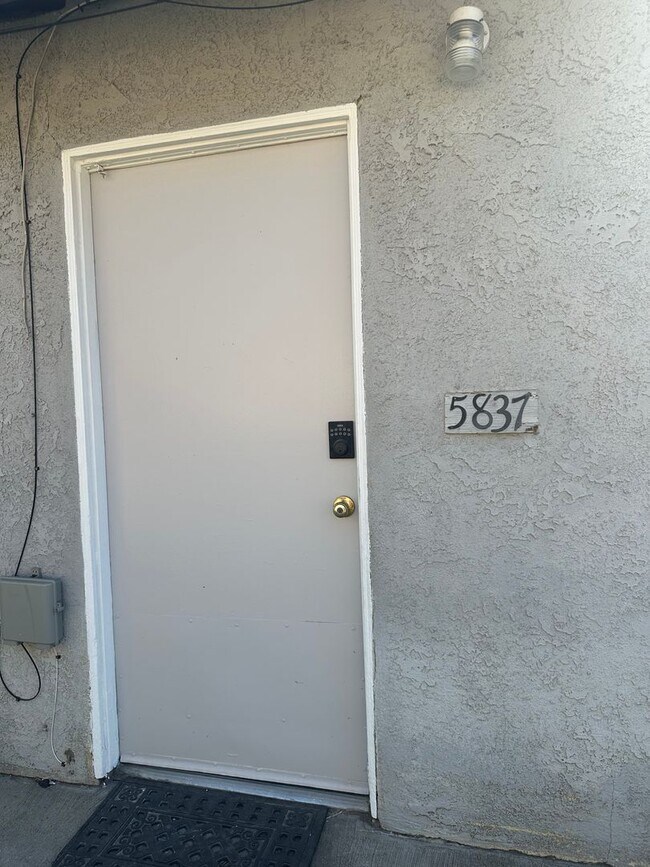 Foto del edificio - 5837-39 Picker St