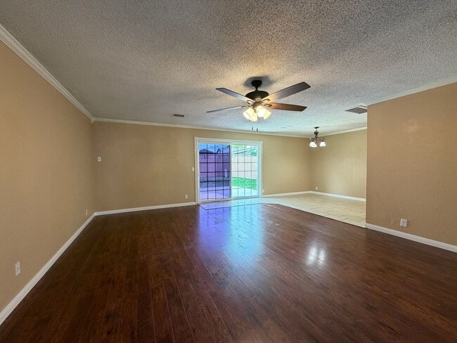 Foto del edificio - 3-bedroom, 2-bath rental in the heart of Tulsa, located in the highly desirable Union School Dist...
