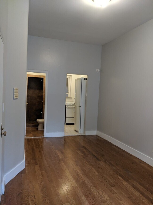 Building Photo - 237 Troy Ave
