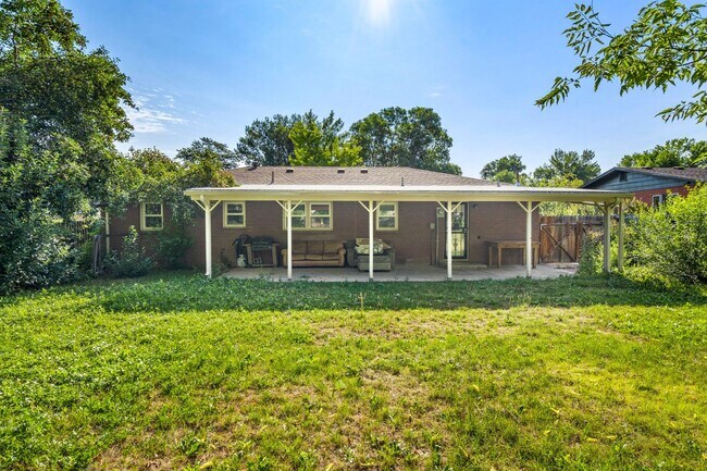 Foto del edificio - 3 Bedroom Brick Ranch