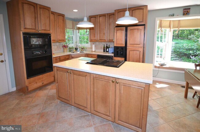 Building Photo - 1689 Camden Ct S