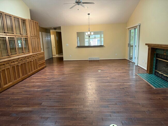 Foto del edificio - 212 Chauncey Ct