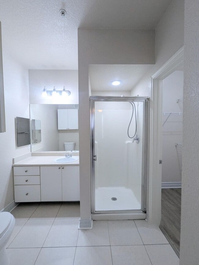 Building Photo - Light, bright and clean!  Includes Balcone...