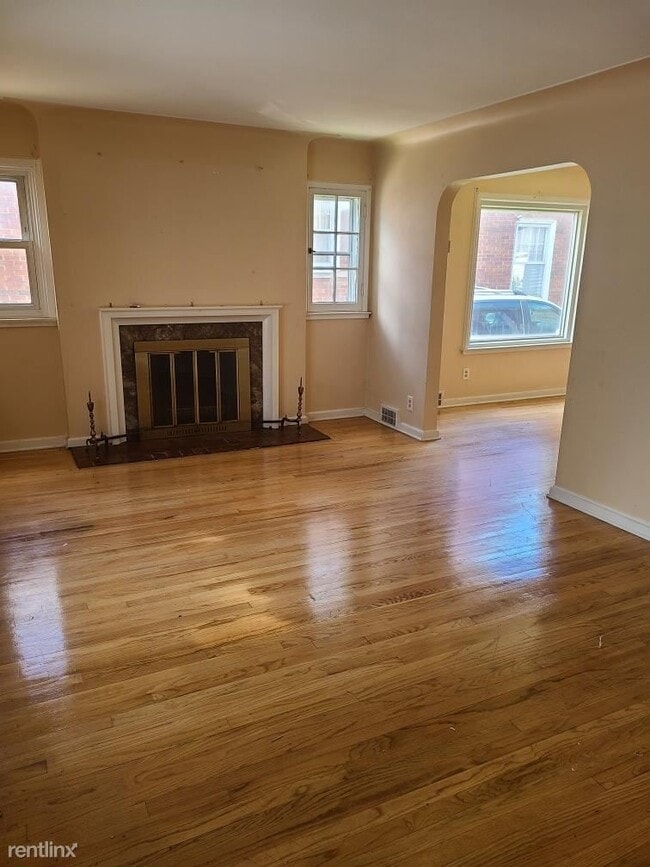 Building Photo - 3 br, 2.5 bath House - 8279 Mendota St