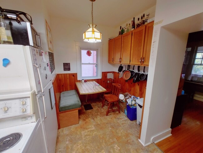 Building Photo - 23 Beverley St