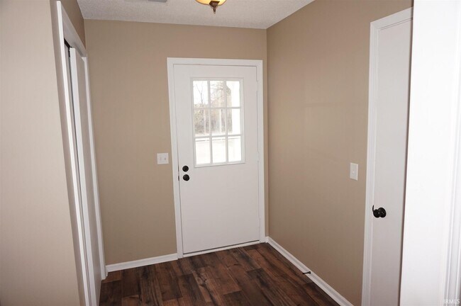 Foto del edificio - 7231 Elmbrook Dr