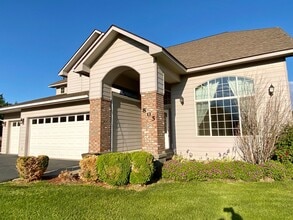 Building Photo - 805 Majesty Heights Dr