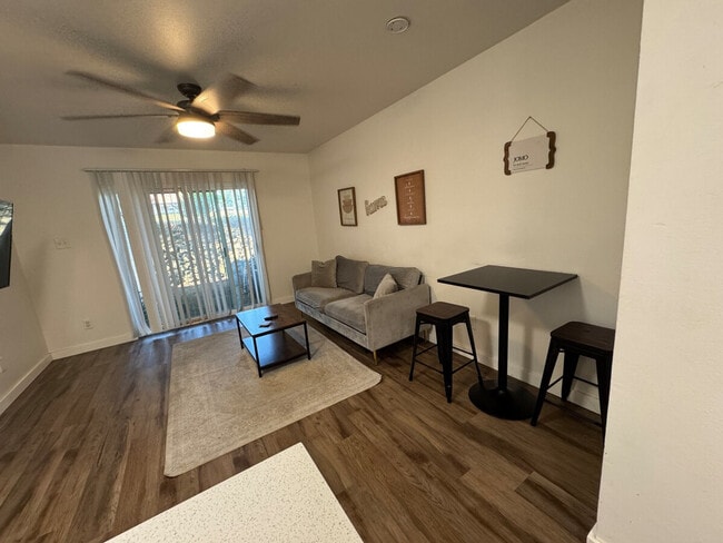 Building Photo - 626 Jack Stephens Dr