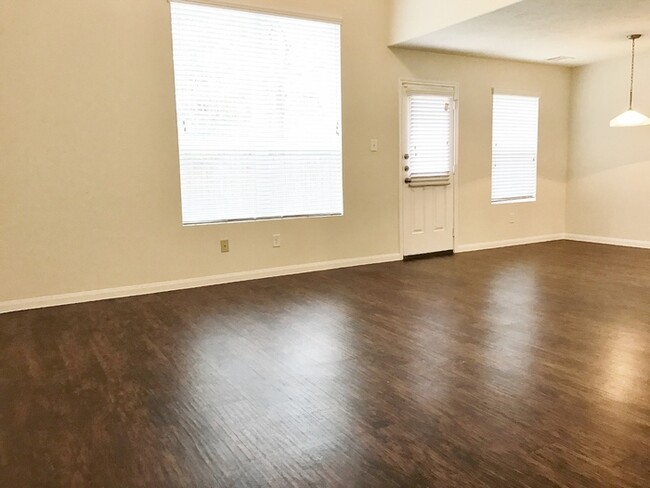 Foto del edificio - 5827 Northern Oak St