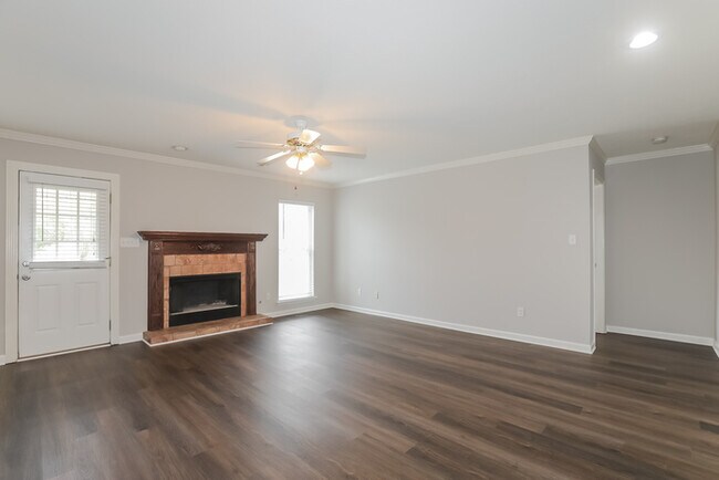 Foto del edificio - 818 Prairie Ln