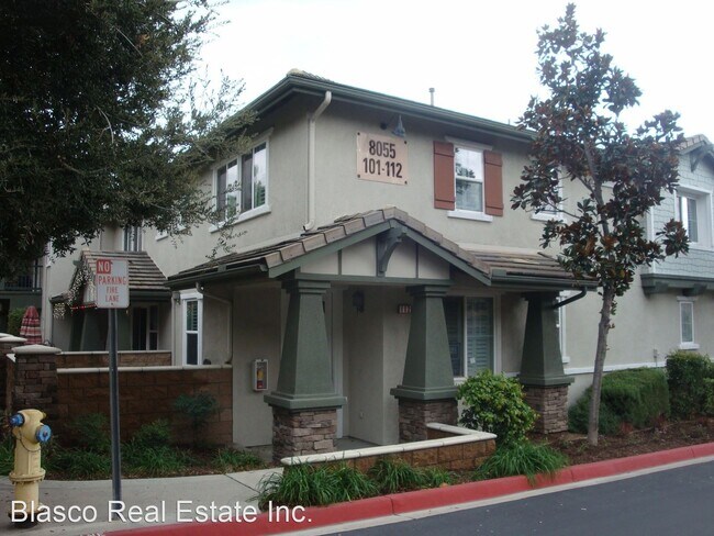 Building Photo - 2 br, 2.5 bath House - 8055 Pueblo Place #112