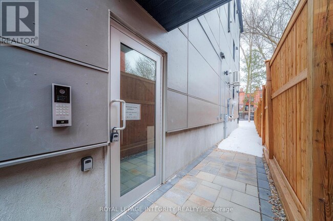 Building Photo - 135 Sweetland Ave