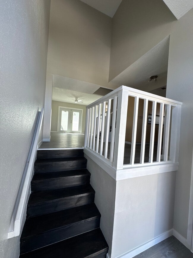 Building Photo - 7023 Oakwood Dr