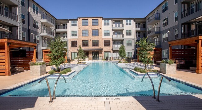 Foto del edificio - 11111 Nexus Ave.