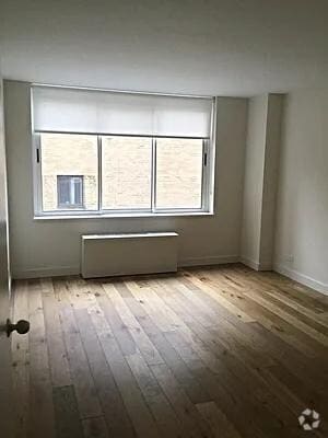 Building Photo - 560 W 43rd St