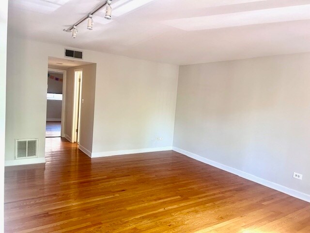 Foto del edificio - 1252 W Byron St
