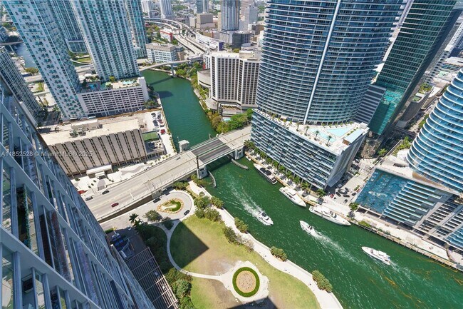 Foto del edificio - 465 Brickell Ave